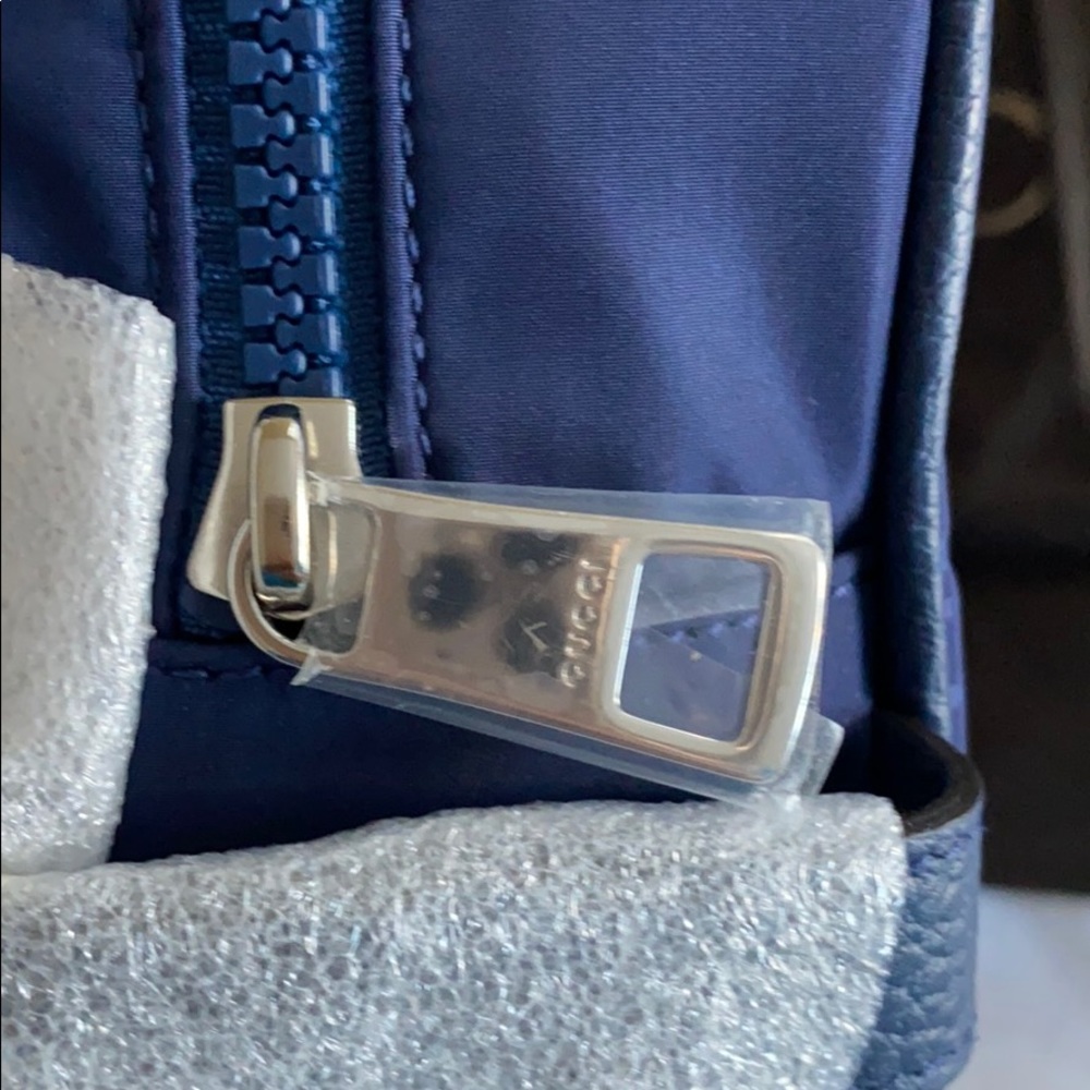 Gucci Large Toiletry Bag - Picture 5 of 10